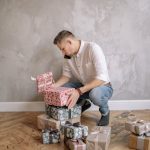 Какой подарок подарить девушке 18 лет