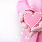 Какой подарок на 1 год купить